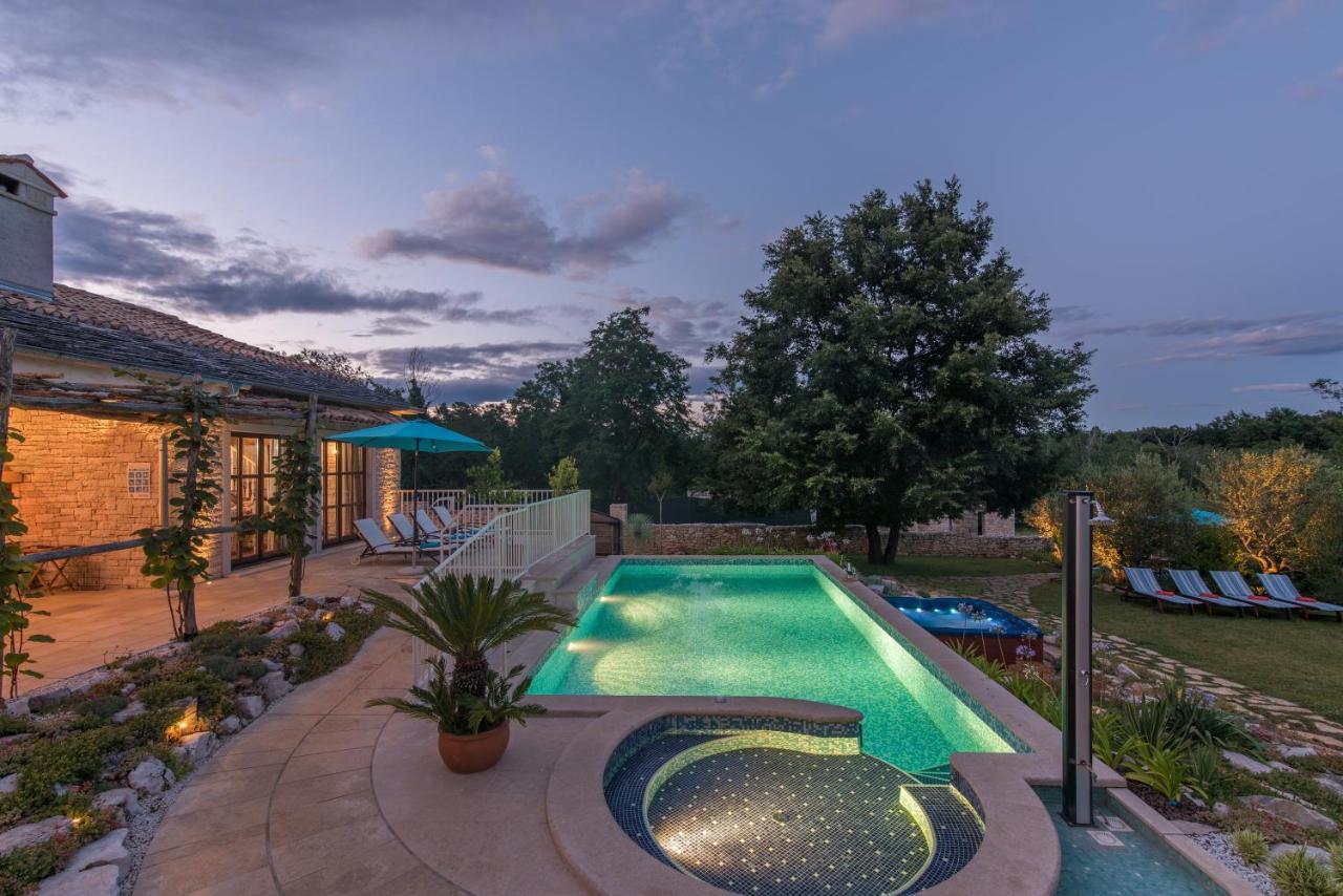Family Villa Lipica With Private Pool And Jacuzzi Pazin Exteriör bild