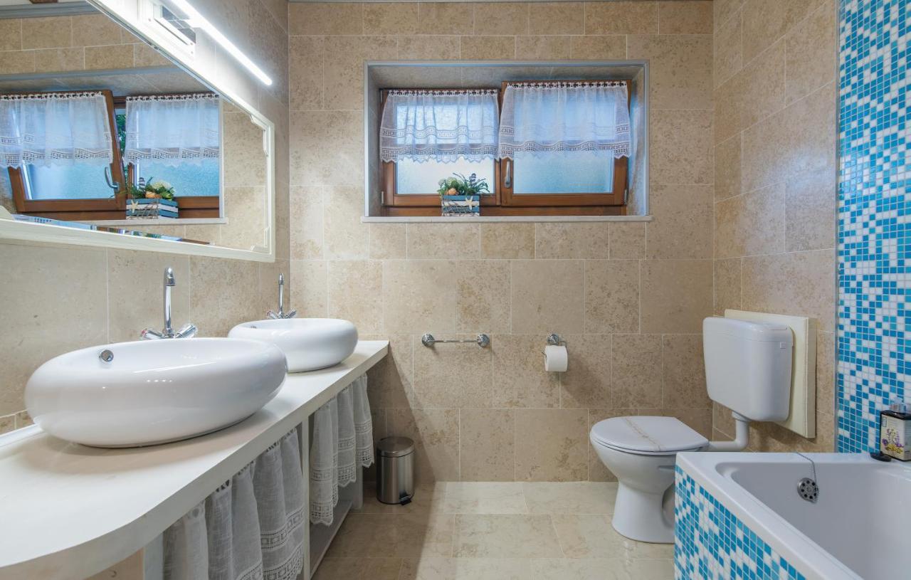 Family Villa Lipica With Private Pool And Jacuzzi Pazin Exteriör bild