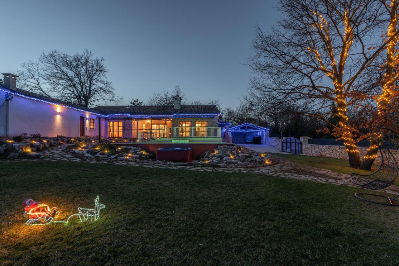 Family Villa Lipica With Private Pool And Jacuzzi Pazin Exteriör bild