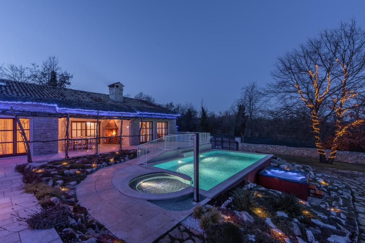 Family Villa Lipica With Private Pool And Jacuzzi Pazin Exteriör bild