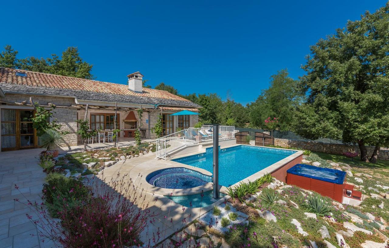 Family Villa Lipica With Private Pool And Jacuzzi Pazin Exteriör bild