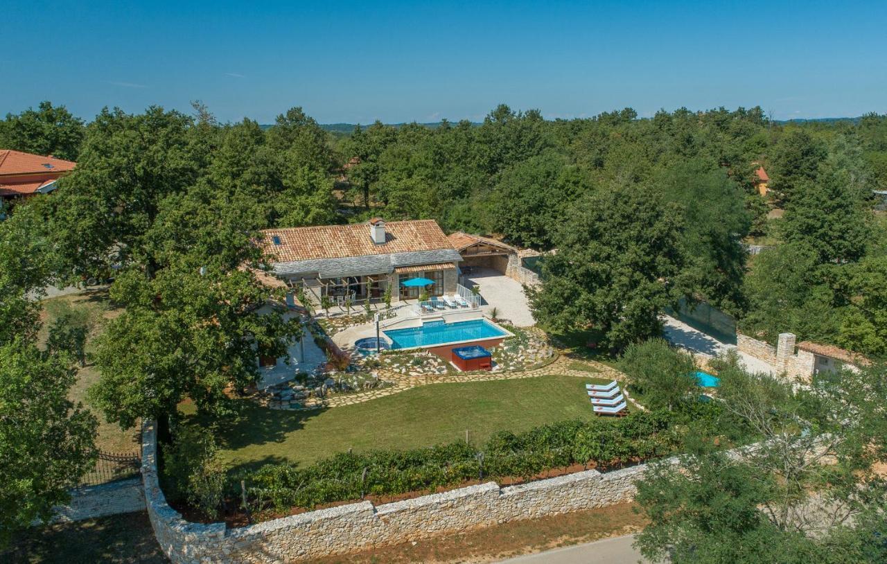 Family Villa Lipica With Private Pool And Jacuzzi Pazin Exteriör bild