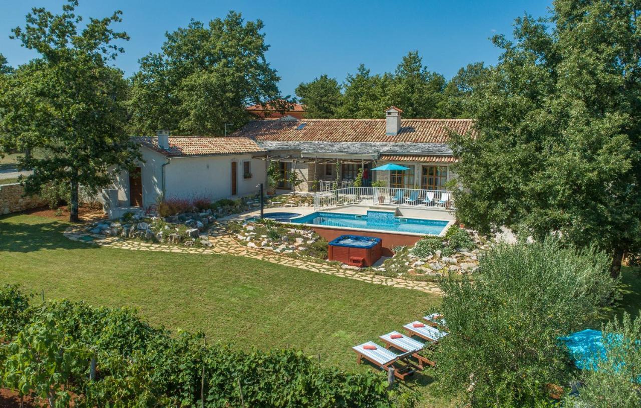 Family Villa Lipica With Private Pool And Jacuzzi Pazin Exteriör bild