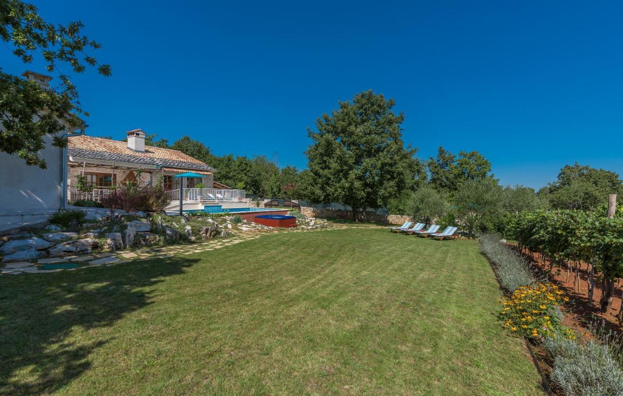 Family Villa Lipica With Private Pool And Jacuzzi Pazin Exteriör bild