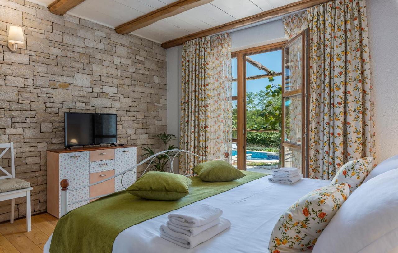 Family Villa Lipica With Private Pool And Jacuzzi Pazin Exteriör bild