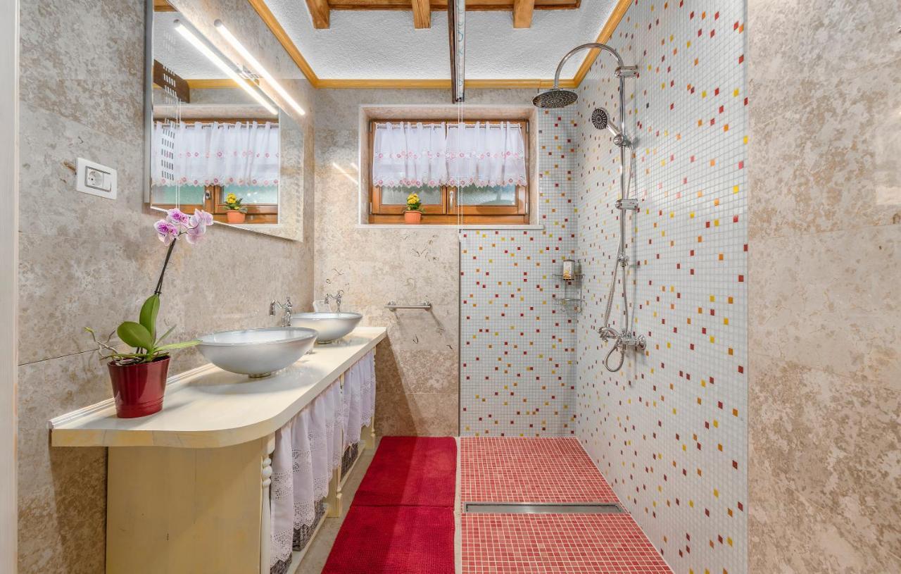 Family Villa Lipica With Private Pool And Jacuzzi Pazin Exteriör bild