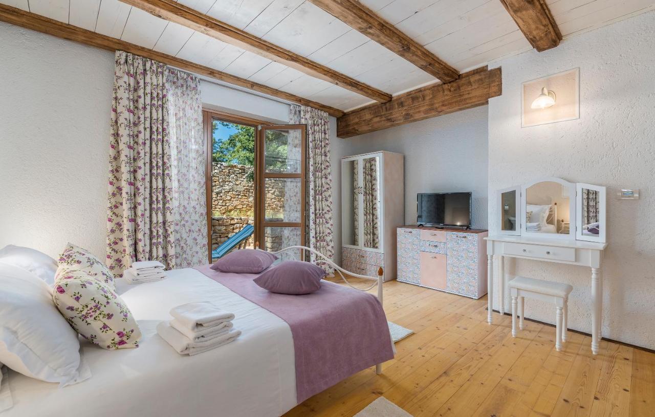 Family Villa Lipica With Private Pool And Jacuzzi Pazin Exteriör bild