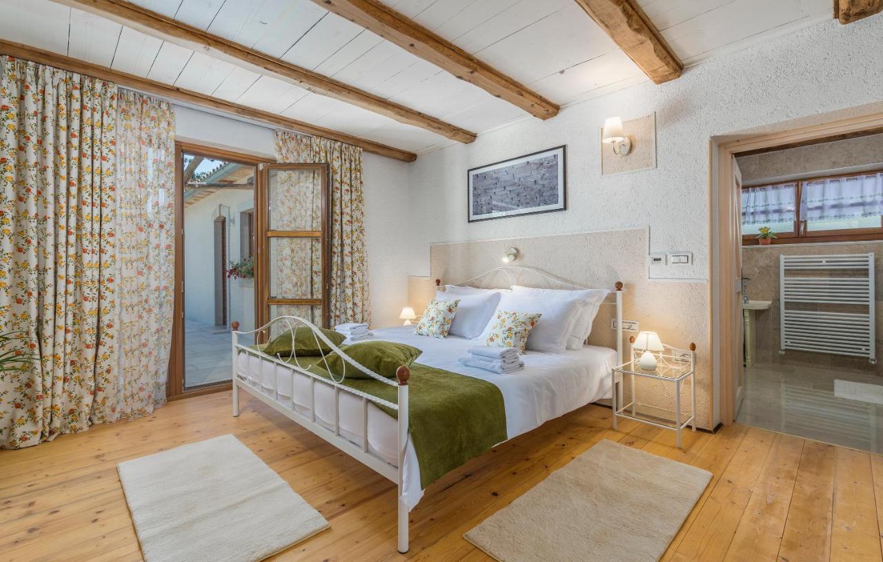 Family Villa Lipica With Private Pool And Jacuzzi Pazin Exteriör bild