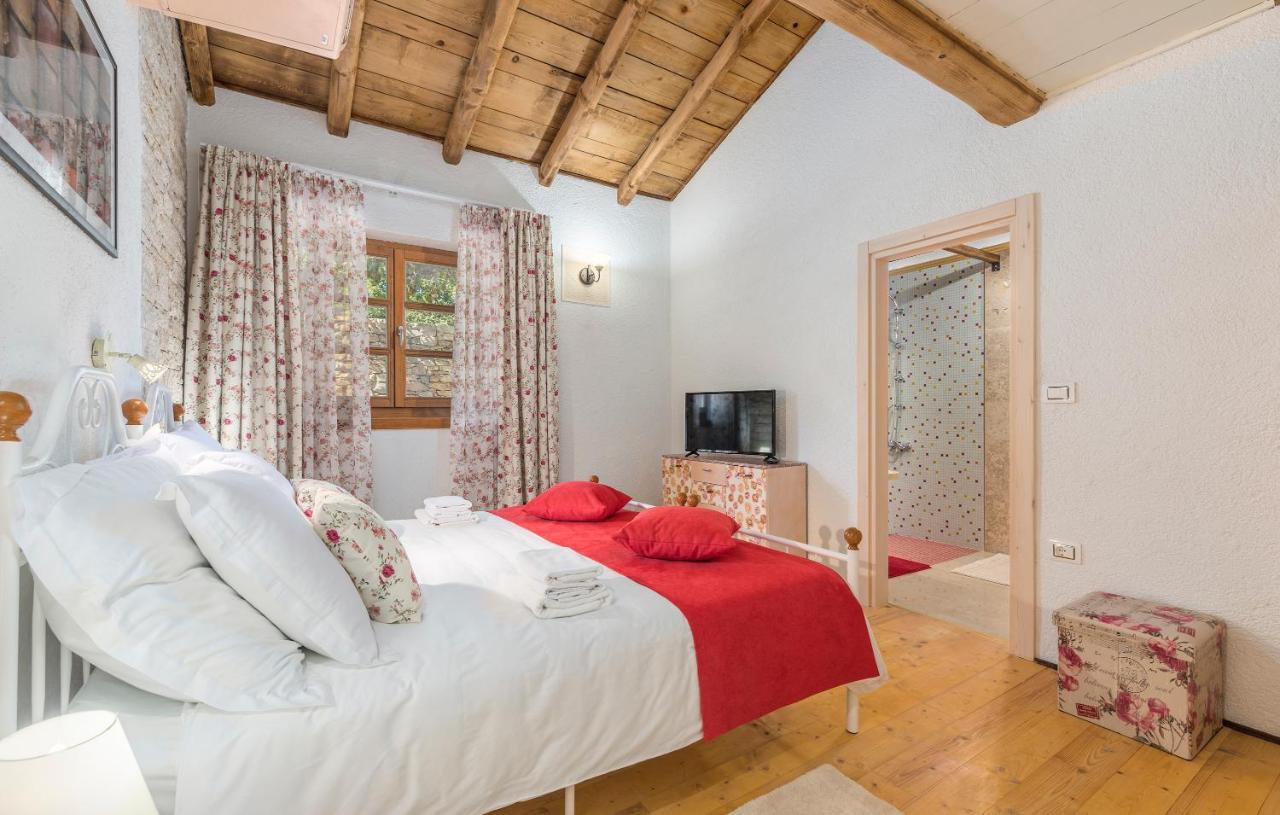Family Villa Lipica With Private Pool And Jacuzzi Pazin Exteriör bild
