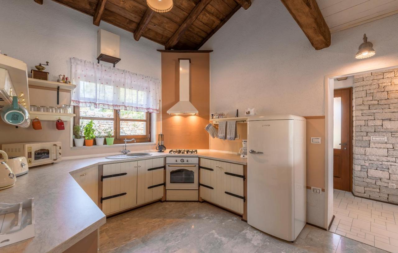 Family Villa Lipica With Private Pool And Jacuzzi Pazin Exteriör bild