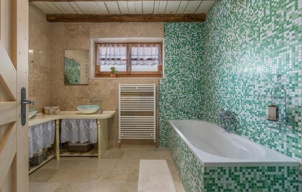 Family Villa Lipica With Private Pool And Jacuzzi Pazin Exteriör bild
